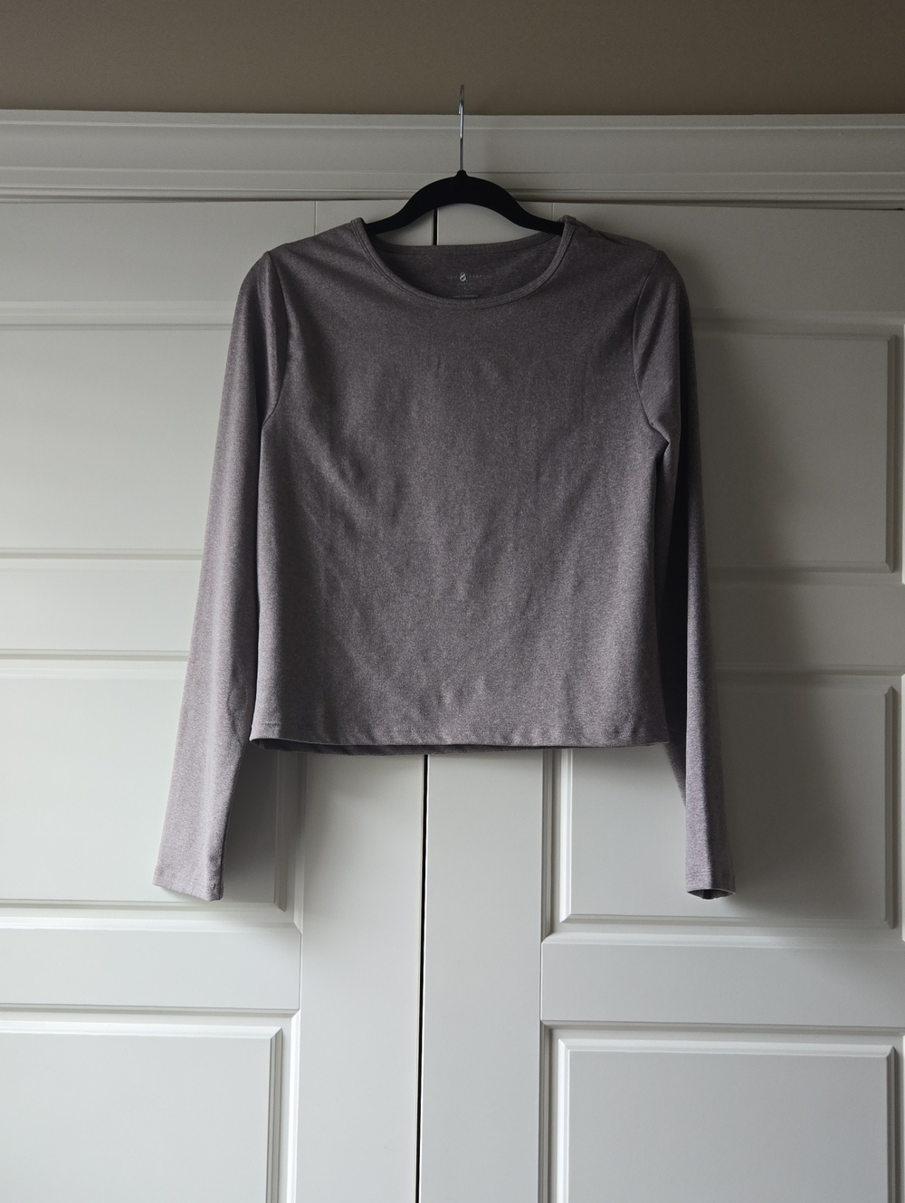 Long Sleeve Crewneck Top -